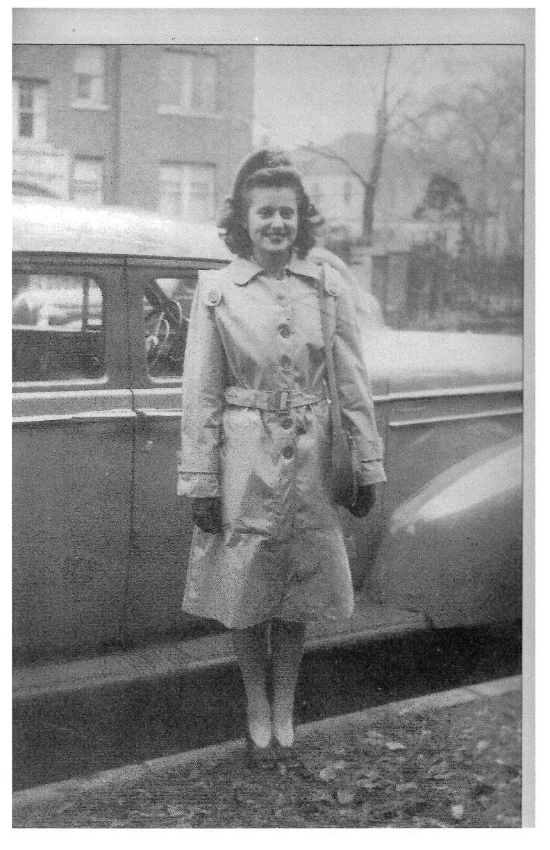 Marian 1946 in uniform